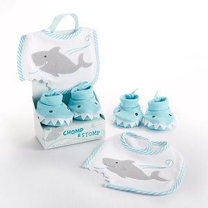 Chomp & stomp bib with bootie set
